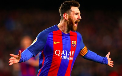 冠竞电竞精华-佩洛娃庆祝时跳上看台